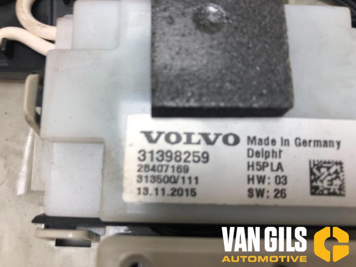 Oswietlenie wewnetrzne przód z Volvo V40 (MV) 2.0 D2 16V 2015