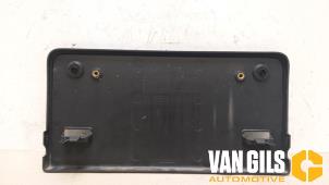 Używane Ramka na tablice rejestracyjna przód Volkswagen Golf VII (AUA) Cena € 36,30 Z VAT oferowane przez Van Gils Automotive