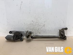 Used Wiper motor + mechanism Mitsubishi Colt (Z2/Z3) 1.1 12V Price on request offered by Van Gils Automotive