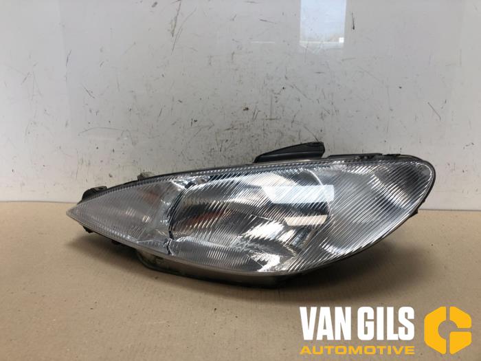 Gebrauchte Scheinwerfer links Peugeot 206 (2A/C/H/J/S) 1.4 XR,XS,XT,Gentry Preis € 30,00 Margenregelung angeboten von Van Gils Automotive