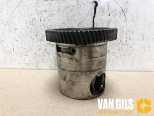 Used Oil pump Mercedes B-Klasse Price on request offered by Van Gils Automotive