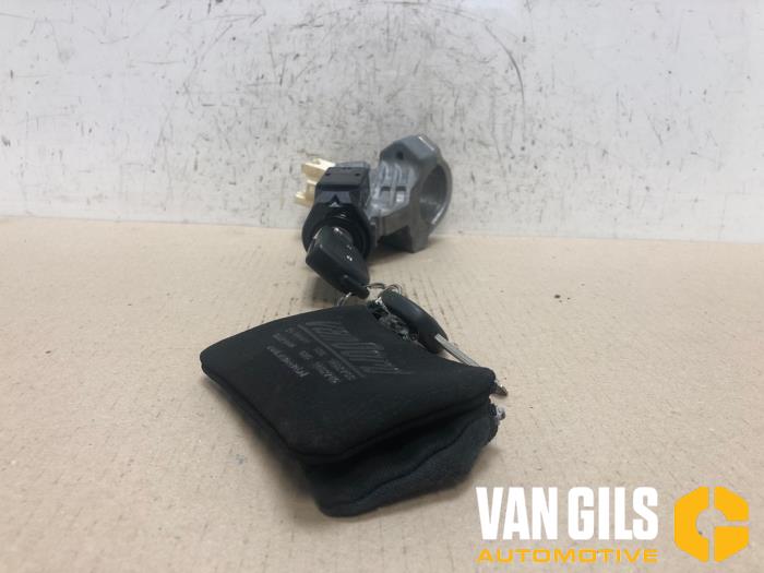 Ignition lock + key from a Citroën C1 1.0 Vti 68 12V 2015