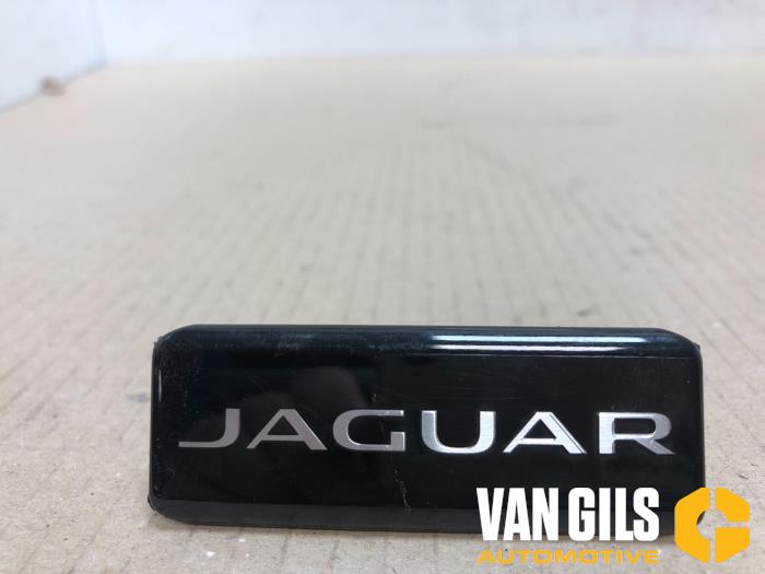 Używane Emblemat Jaguar XJ (X351) 3.0 D V6 24V Cena na żądanie oferowane przez Van Gils Automotive