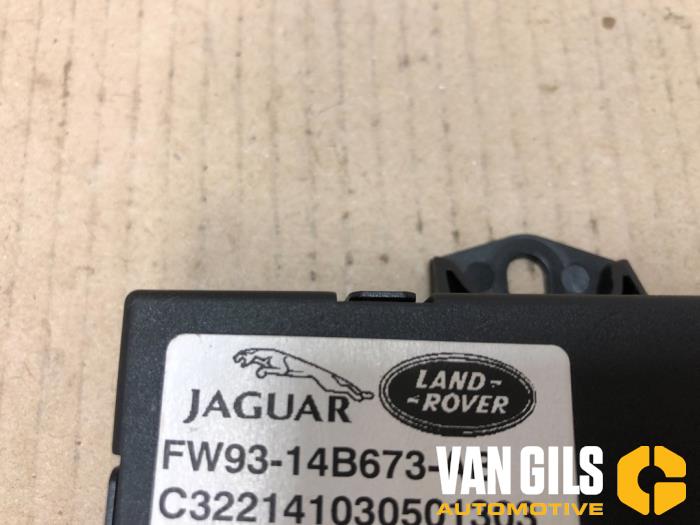 Module tailgate motor from a Jaguar XJ (X351) 3.0 D V6 24V 2017