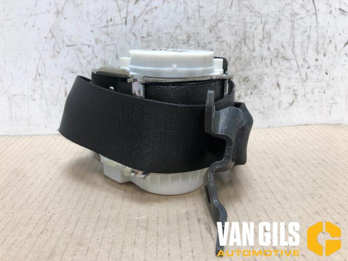 Front seatbelt, left from a BMW 3 serie (E90) 320i 16V 2005