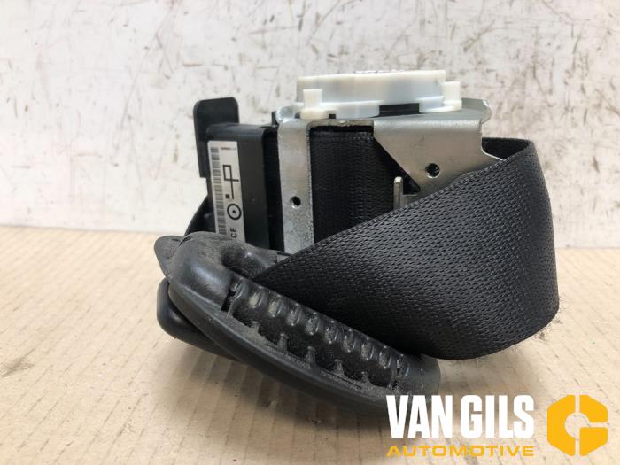 Front seatbelt, left from a BMW 3 serie (E90) 320i 16V 2005