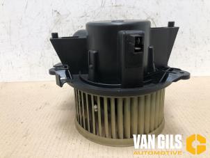 Usados Motor de ventilador de calefactor BMW 3 serie (E90) 320i 16V Precio € 45,00 Norma de margen ofrecido por Van Gils Automotive