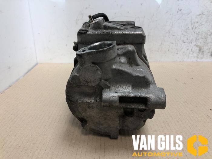Air conditioning pump from a Renault Espace (JK) 3.0 dCi V6 24V 2007