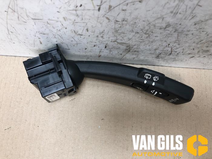 Interruptor de limpiaparabrisas de un Volvo V40 2013