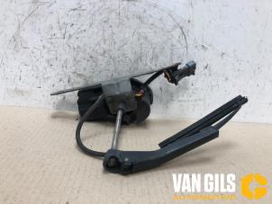 Used Headlight wiper complete Saab 9-3 I (YS3D) 2.0,S 16V Price € 30,00 Margin scheme offered by Van Gils Automotive