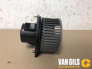 Usados Motor de ventilador de calefactor Chevrolet Aveo (256) 1.4 16V Precio € 45,00 Norma de margen ofrecido por Van Gils Automotive
