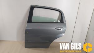 Używane Drzwi lewe tylne wersja 4-drzwiowa Fiat Punto Evo (199) 1.3 JTD Multijet 85 16V Euro 5 Cena na żądanie oferowane przez Van Gils Automotive
