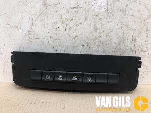 Usados Interruptor de luz de pánico Mercedes Vito Precio de solicitud ofrecido por Van Gils Automotive