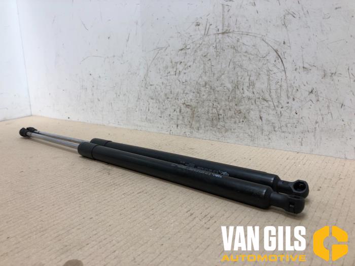 Set of gas struts for boot from a Peugeot 308 2009