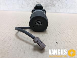 Used Ignition switch Peugeot 5008 I (0A/0E) 2.0 HDiF 16V Price on request offered by Van Gils Automotive