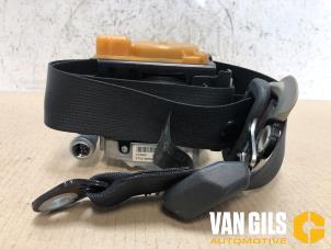Used Front seatbelt, right Toyota Avensis Wagon (T25/B1E) 2.2 D-4D 16V D-CAT Price € 65,00 Margin scheme offered by Van Gils Automotive