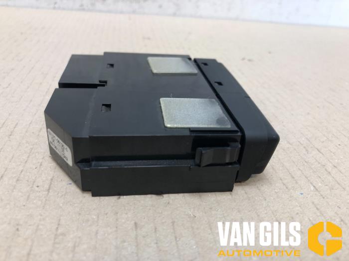 Rear window heating switch from a Toyota Avensis Wagon (T25/B1E) 2.2 D-4D 16V D-CAT 2003