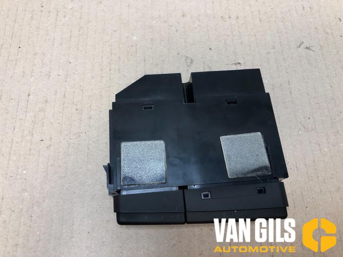 Rear window heating switch from a Toyota Avensis Wagon (T25/B1E) 2.2 D-4D 16V D-CAT 2003