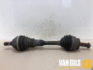 Usagé Arbre de transmission avant gauche Volvo XC90 I 2.4 D5 20V Prix € 74,99 Règlement à la marge proposé par Van Gils Automotive