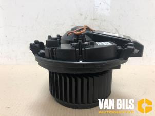Begagnade Fläktmotor för uppvärmning och ventilation Mercedes B (W246) 2.2 B-220 CDI BlueEFFICIENCY,d 16V Pris € 49,99 Marginaltabell erbjuds av Van Gils Automotive