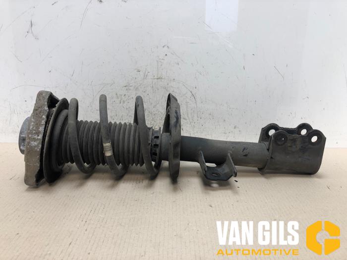 Front shock absorber rod, left from a Mercedes-Benz B (W246,242) 2.2 B-220 CDI BlueEFFICIENCY 16V 2019