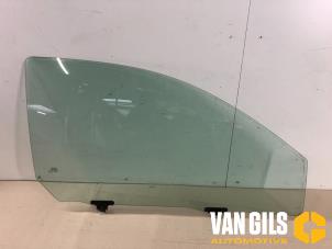 Używane Szyba drzwi prawych wersja 2-drzwiowa Toyota Yaris (P1) 1.3 16V VVT-i Cena € 40,00 Procedura marży oferowane przez Van Gils Automotive