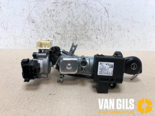 Used Ignition lock + key Opel Agila (B) 1.0 12V Price € 32,00 Margin scheme offered by Van Gils Automotive