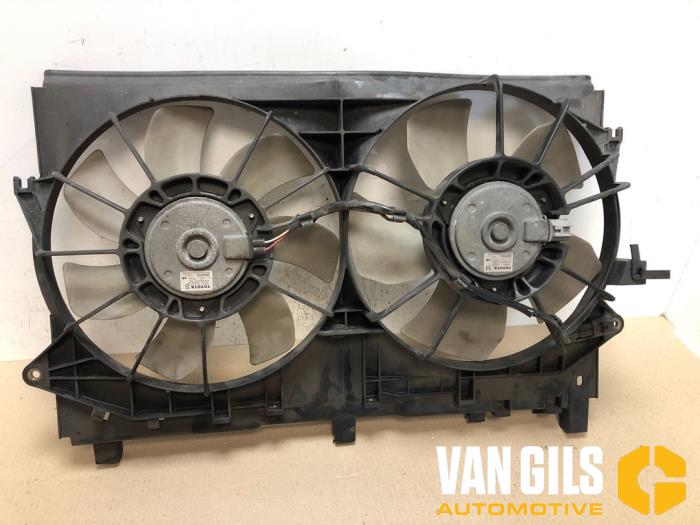 Cooling fans from a Toyota Avensis (T25/B1D) 2.0 16V D-4D 2004