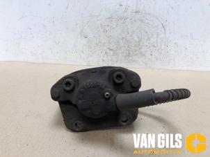 Used Front brake calliper, right Renault Clio II (BB/CB) 1.2 16V Price € 70,00 Margin scheme offered by Van Gils Automotive