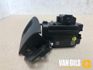 Used Electronic ignition key Audi A4 Avant Quattro (B8) 3.0 TDI V6 24V Price on request offered by Van Gils Automotive