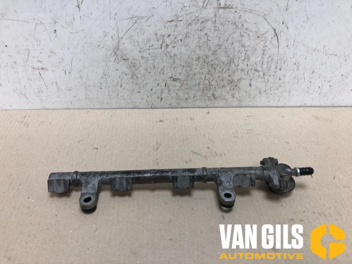 Usagé Système d'injection Toyota Yaris II (P9) 1.3 16V VVT-i Prix € 30,00 Règlement à la marge proposé par Van Gils Automotive