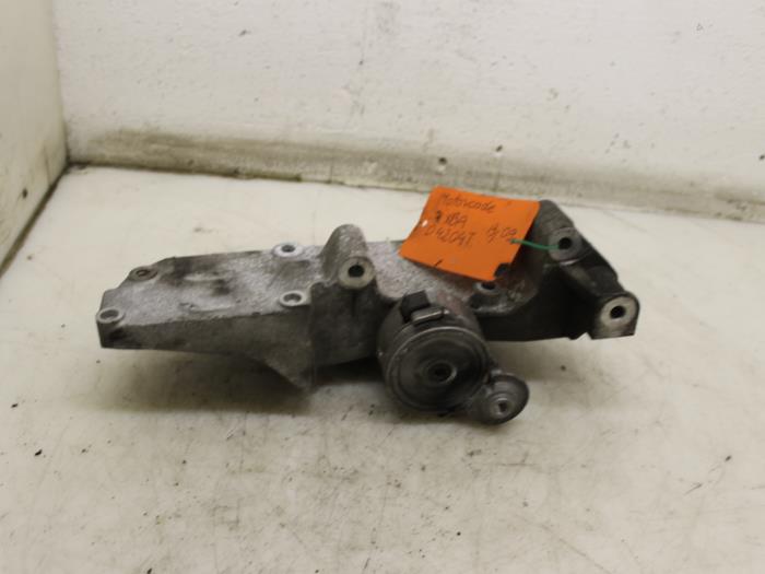 Usados Rodillo tensor correa múltiple Ford Galaxy (WA6) 2.0 TDCi 16V 140 Precio € 30,00 Norma de margen ofrecido por Van Gils Automotive