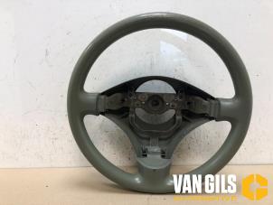 Usagé Volant Toyota Yaris (P1) 1.0 16V VVT-i Prix € 75,00 Règlement à la marge proposé par Van Gils Automotive