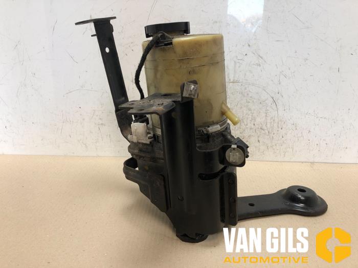 Usagé Pompe de direction Opel Vectra C 2.2 DTI 16V Prix € 60,00 Règlement à la marge proposé par Van Gils Automotive