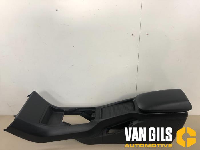 Middle console from a Volvo V40 (MV) 1.5 T3 16V Geartronic 2018