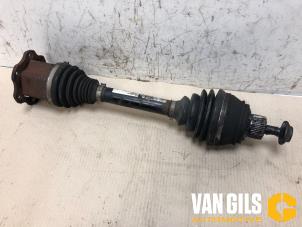 Used Front drive shaft, left Audi A4 Avant Quattro (B8) 3.0 TDI V6 24V Price on request offered by Van Gils Automotive