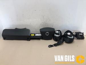 Używane Zestaw poduszki powietrznej Volvo V40 (MV) 1.5 T3 16V Geartronic Cena € 849,99 Procedura marży oferowane przez Van Gils Automotive