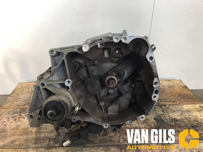 Usagé Boîte de vitesse Renault Clio II (BB/CB) 1.2 16V Prix € 150,00 Règlement à la marge proposé par Van Gils Automotive