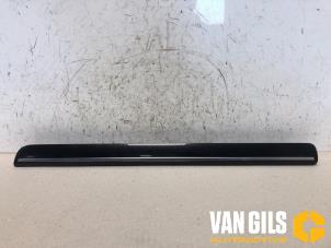 Usagé Bande décorative Volkswagen Golf VII Variant (AUVV) 2.0 TDI 150 16V Prix € 30,00 Règlement à la marge proposé par Van Gils Automotive