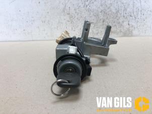 Used Ignition lock + key Daihatsu Sirion 2 (M3) 1.0 12V DVVT Price € 60,00 Margin scheme offered by Van Gils Automotive