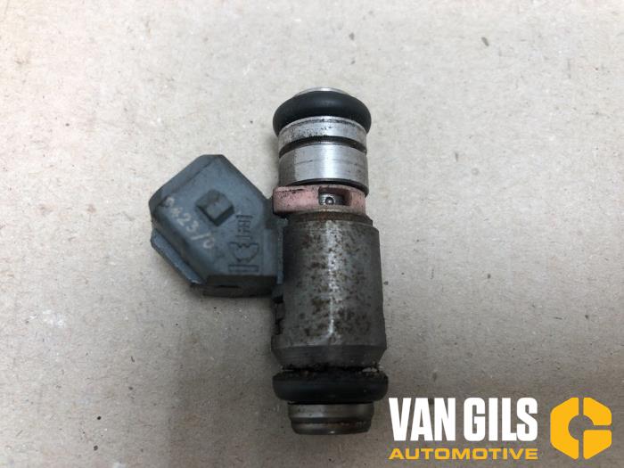 Injector (petrol injection) Renault Clio II 1.2 16V - 8200051963 D4FB7 ...