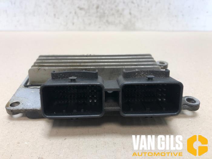 Used Engine management computer Renault Clio II (BB/CB) 1.2 16V Price € 150,00 Margin scheme offered by Van Gils Automotive