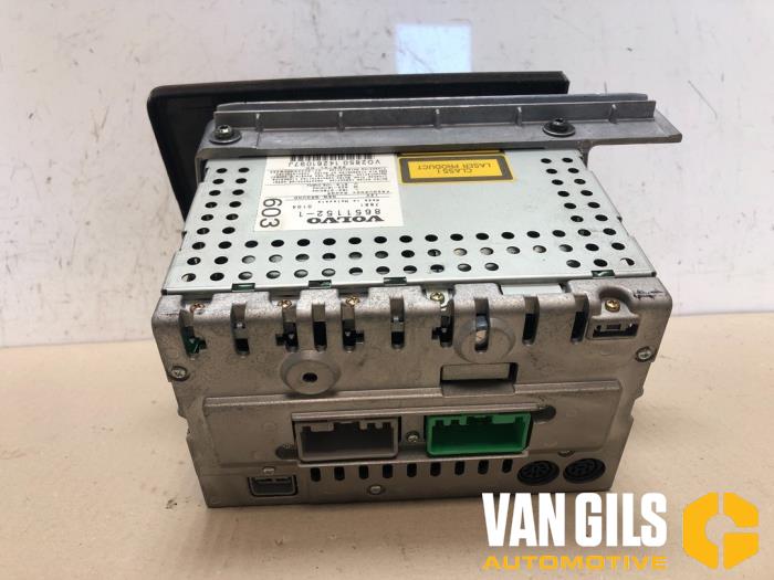 Radio CD player from a Volvo S60 I (RS/HV) 2.4 20V 140 2001