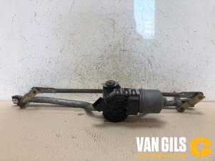 Used Wiper motor + mechanism Renault Clio II (BB/CB) 1.2 16V Price € 75,00 Margin scheme offered by Van Gils Automotive