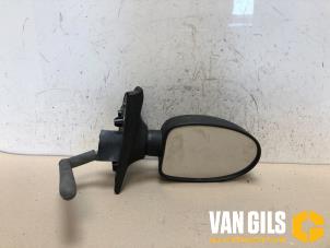 Usagé Rétroviseur extérieur gauche Renault Twingo (C06) 1.2 Prix sur demande proposé par Van Gils Automotive