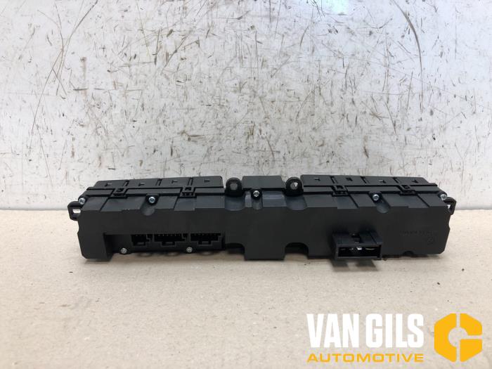 Panic lighting switch from a Mercedes-Benz CLK (W209) 2.7 270 CDI 20V 2004