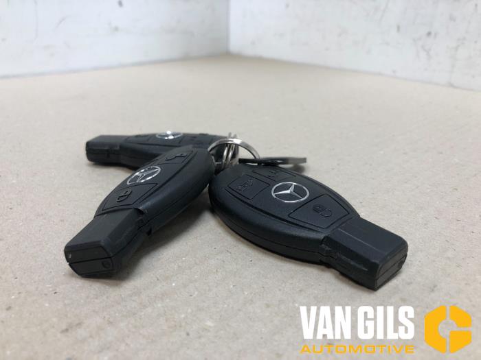 Schlüssel Mercedes Vito Tourer 2.0 116 CDI 16V - MERCEDES