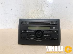 Used Radio CD player Fiat Stilo (192A/B) 1.2 16V 5-Drs. Price € 75,00 Margin scheme offered by Van Gils Automotive