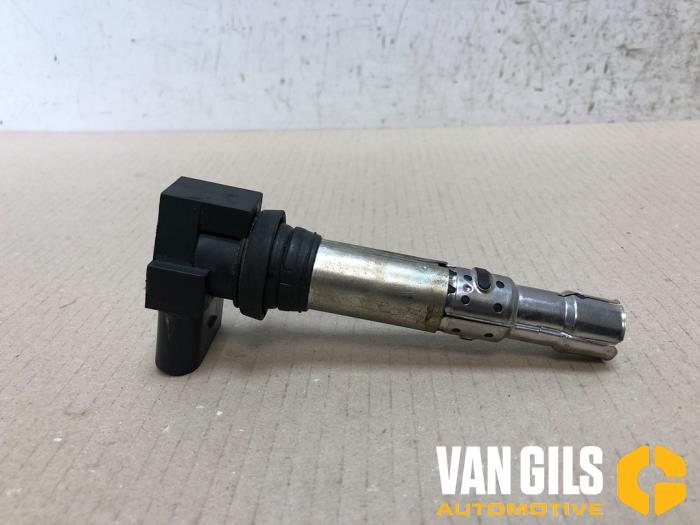 Zündspule van een Volkswagen Golf IV (1J1) 1.6 16V 2003