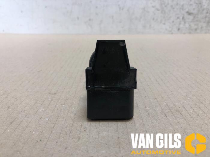 Usagé Bobine Volkswagen Golf IV (1J1) 1.6 16V Prix € 25,00 Règlement à la marge proposé par Van Gils Automotive